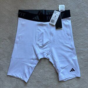 NWT ADIDAS Men’s White TechFit COMPRESSION Training SHORTS Size M